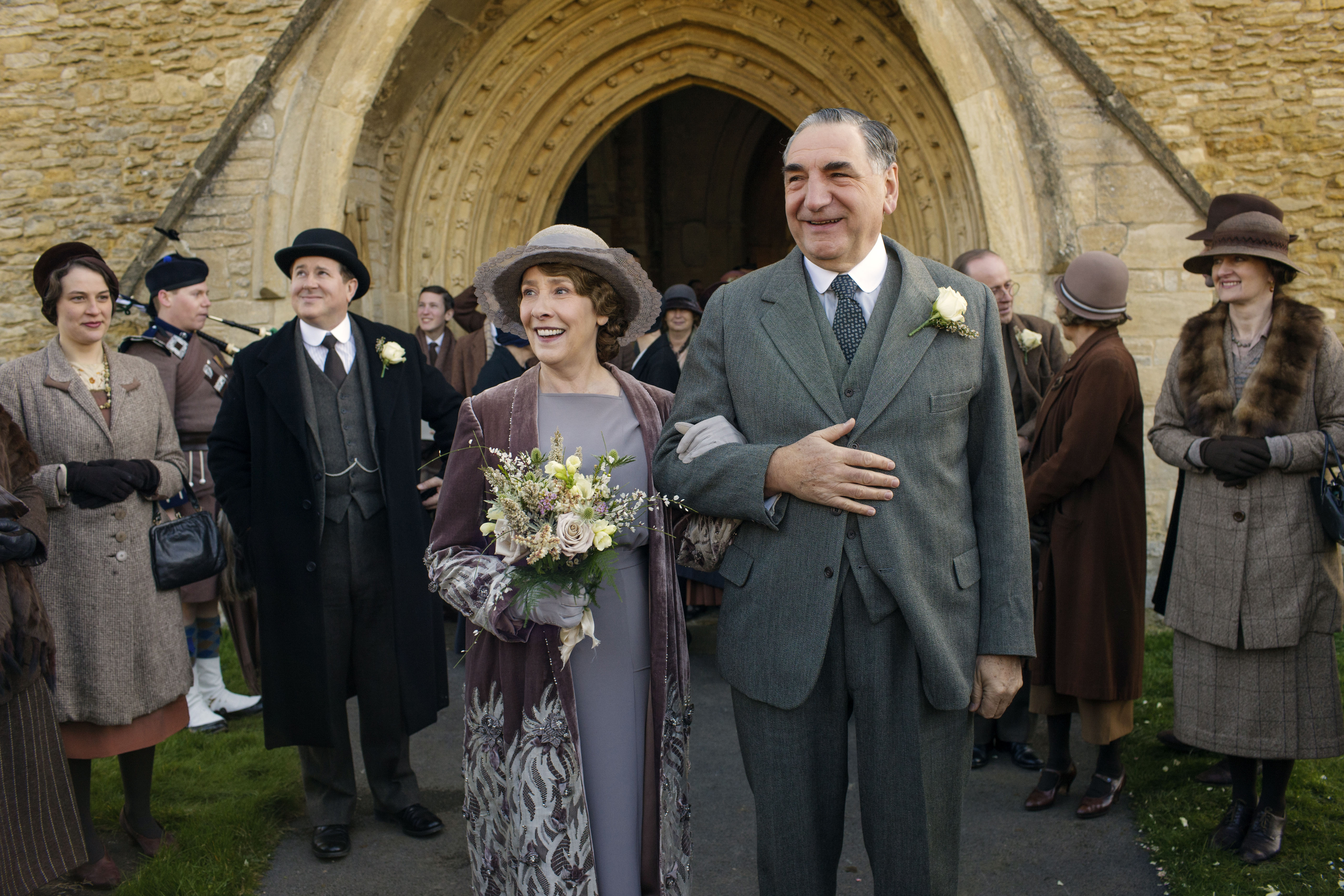 When did season one of Downton Abbey start showing on TV in the U.S. ?