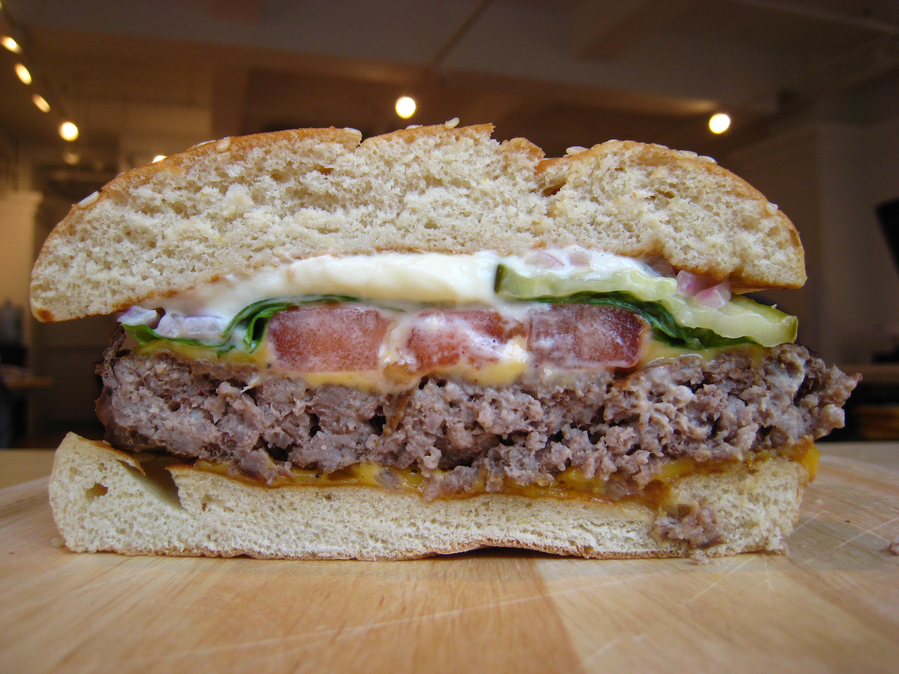 the-healthiest-fast-food-cheeseburgers-you-can-order-huffpost