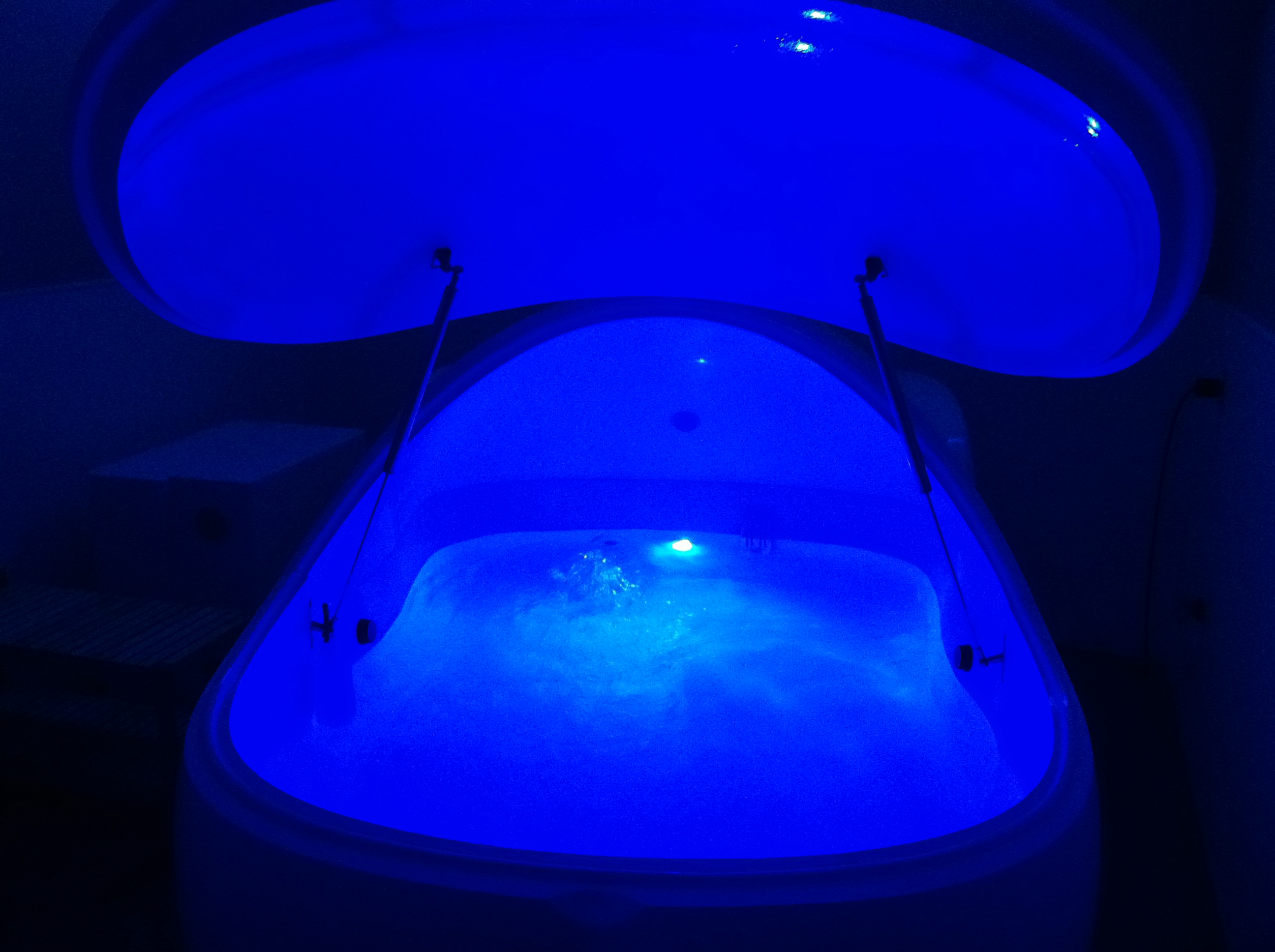 Sensory Deprivation Tanks Scare The Hell Out Of Me So I Tried One Huffpost Life