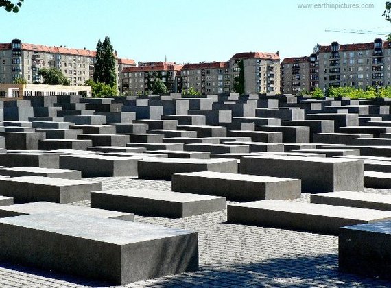 2016-02-27-1456596364-6084396-holocaust_memorial_holocaust_mahnmal640x472.jpg