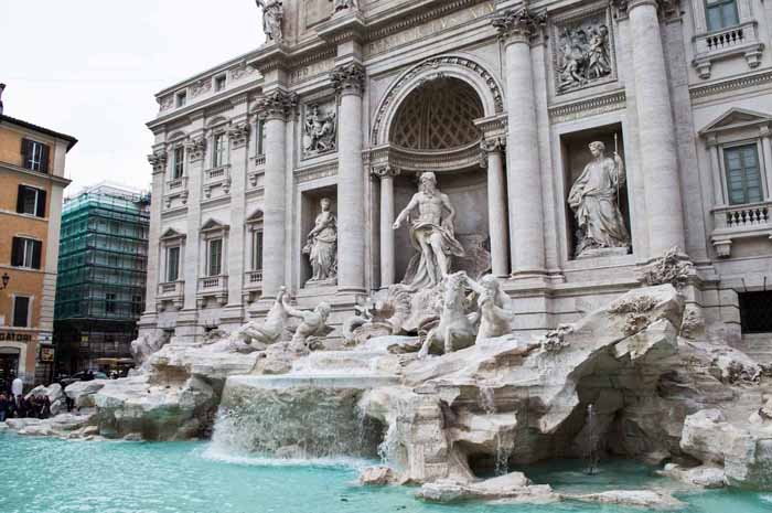 It #39 s Dangerous Business Throwing Coins Into the Trevi Fountain HuffPost