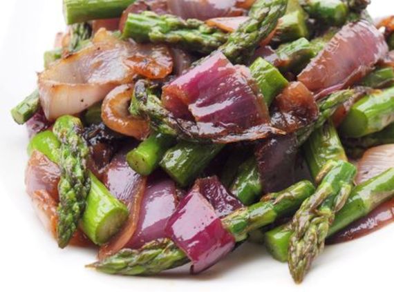 2016-04-07-1460046524-3007398-GrilledAsparagusandRedOnions.jpg