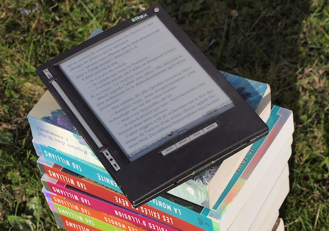 paper-books-vs-ebooks-the-state-of-the-art-of-reading-huffpost-life