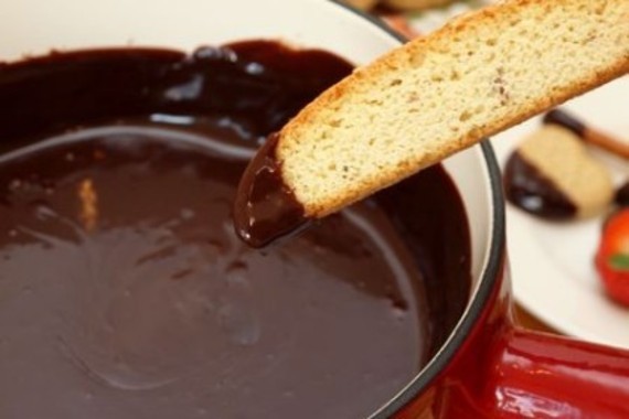 2016-05-11-1462976270-5285843-ChocolateFondue.jpg