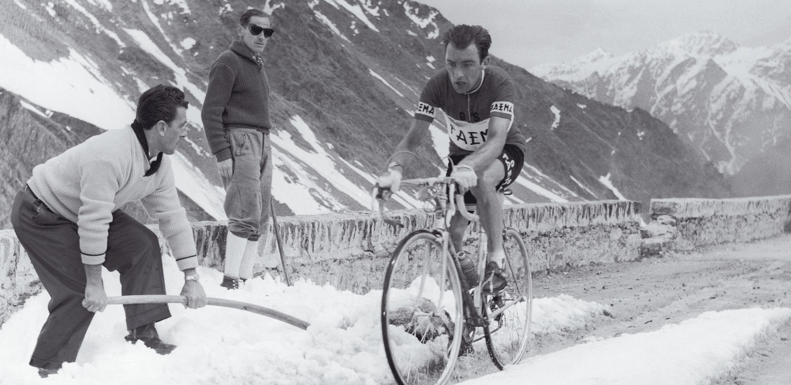 2016-05-19-1463660467-8476356-CharlyGaulasciendeelmonteBondoneenelGirode1956.jpg