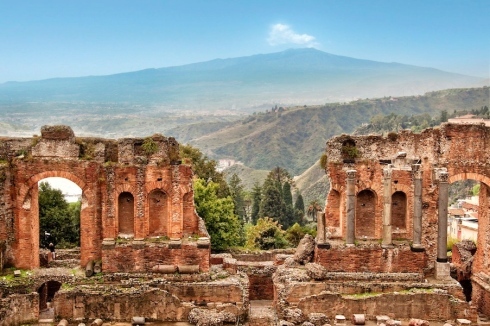 2016-06-02-1464893183-7070483-taormina.jpg