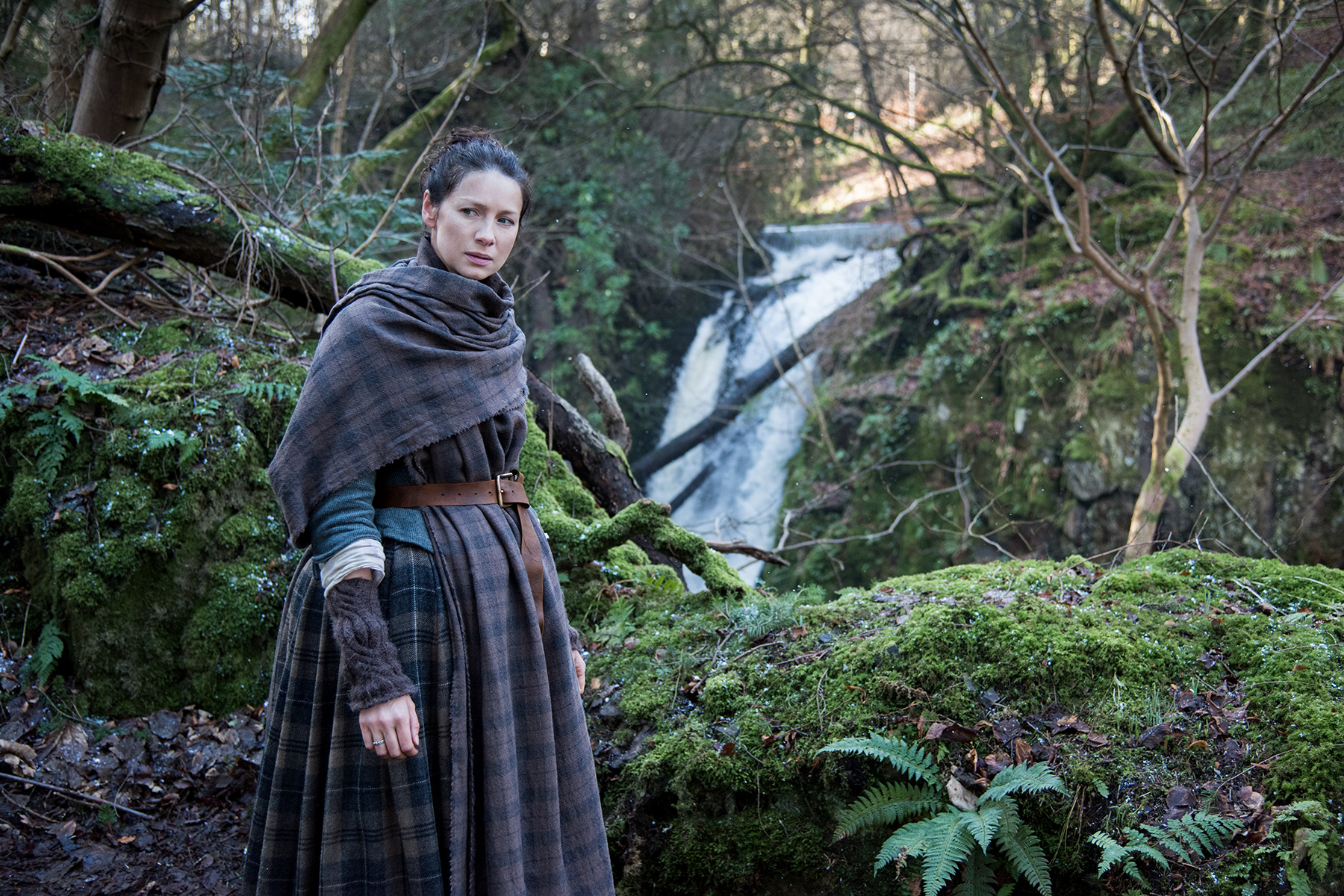 Outlander Finishing Season Two On A Roll And The Main Reason Is Caitriona Balfe Huffpost