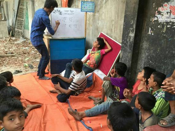バングラデシュの青空教室