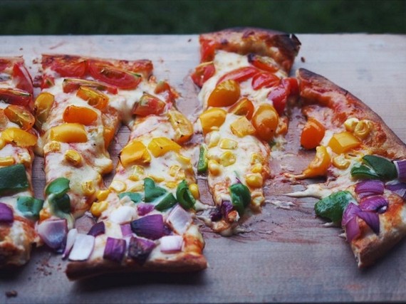 2016-08-01-1470044811-1617005-rainbowpizza_1.jpg