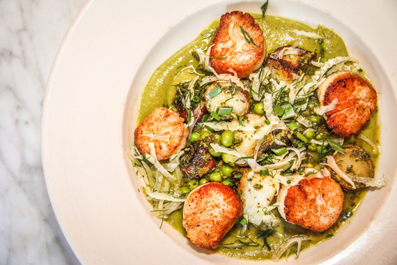 2016-09-12-1473711669-7649297-BostonVeeVeeAmericanSeafoodSearedScallops.jpg