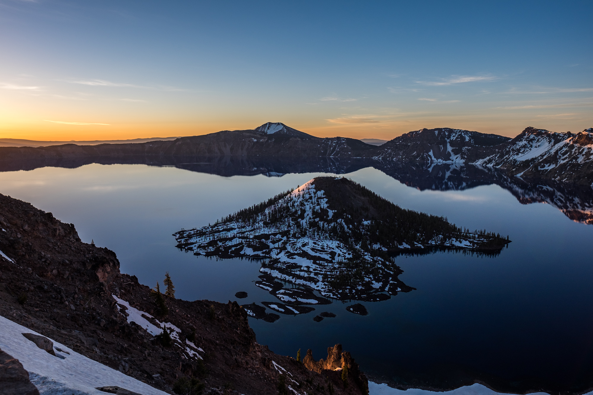 one-of-the-great-old-time-national-park-lodges-crater-lake-huffpost