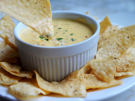 2016-10-19-1476837223-3817119-ChiliconQueso.jpg