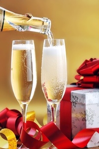 2016-12-05-1480903048-736300-ChampagneVerresCadeaux123RF8372125.jpg