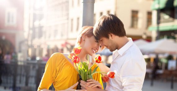 2016-12-06-1480998610-3318253-Cutehansomecoupleondate680x350.jpg