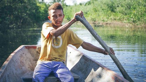 2017-05-18-1495131064-1746569-Ariel_seafood_diver_in_boat_Honduras.jpg