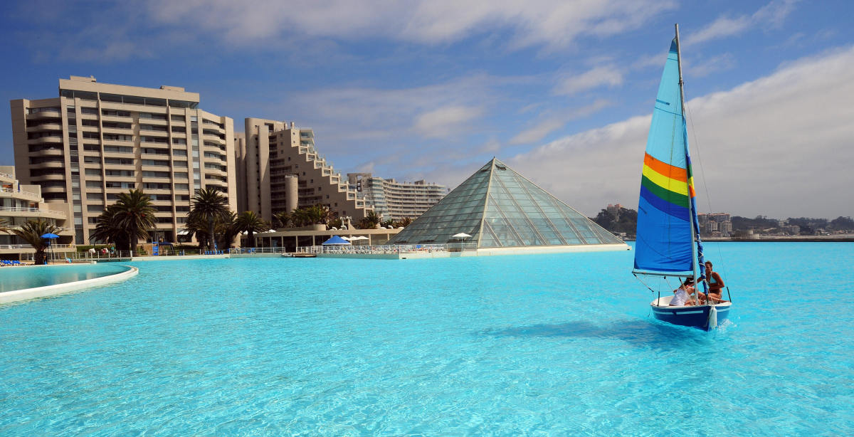 largest outdoor pool