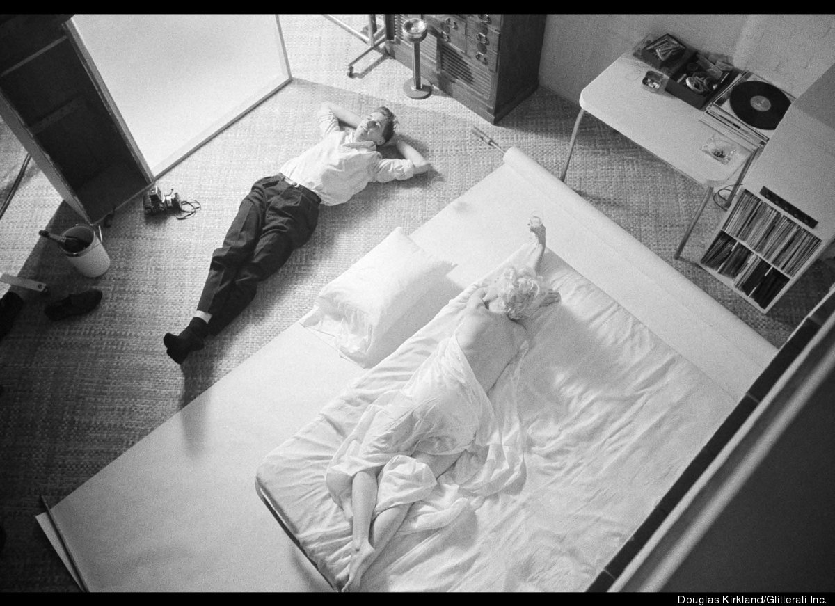 Douglas Kirkland And Marilyn Monroe The Infamous White Sheet Photo Shoot Hits