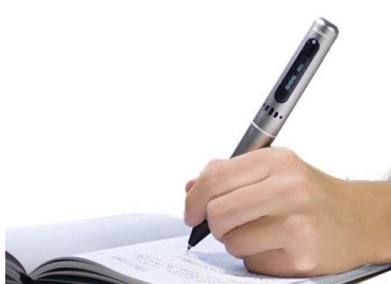 Picture of a hand holding a smartpen.