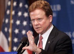 huffpolitics, Barack Obama, bush iraq lawsuit, bush iraq suit, iraq lawsuit, james webb lawsuit, Jim Webb, jim webb lawsuit, Robert Gates, webb gates, webb iraq, webb iraq lawsuit, webb suing bush administratoin long-term military presence
