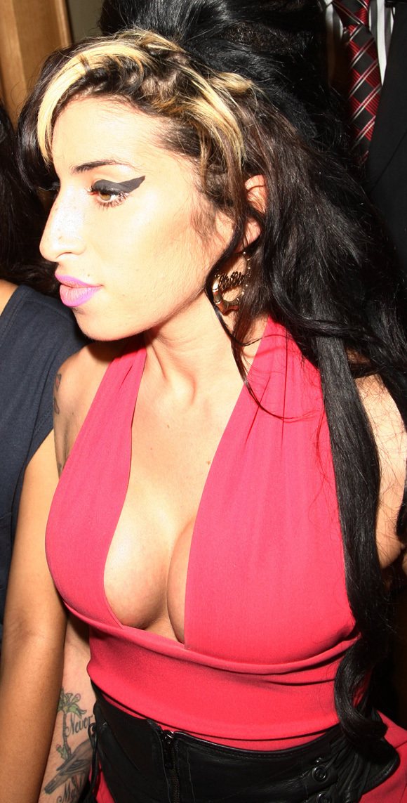 Amy Winehouses Boob Job Singer Debuts Her New Breasts Photos Huffpost
