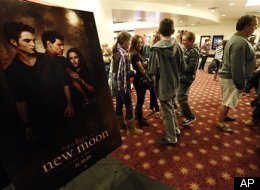 http://images.huffingtonpost.com/gen/120272/thumbs/s-NEW-MOON-OPENING-NIGHT-large.jpg