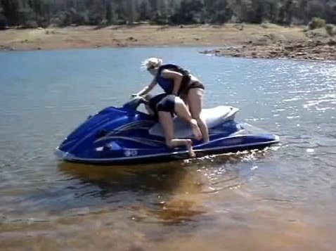 Taylor Swift en Bikini jetski