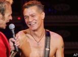 Eddie Van Halen Says Cigarettes Unrelated To Mouth Cancer