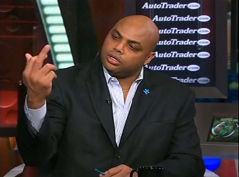 CHARLES-BARKLEY-MIDDLE-FINGER-VIDEO-FLIPS-BIRD.jpg