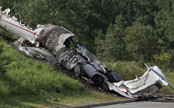 4 Killed In Small PLANE CRASH: DJ AM And Travis Barker Critically ...