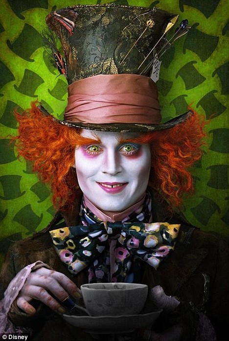 Johnny Depp As Mad Hatter, Helena Bonham Carter's Red Queen And Anne 