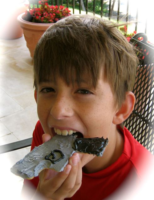 2007-10-04-eatingcookie1.jpg