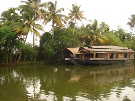 2008-09-01-backwatershouseboat.jpg