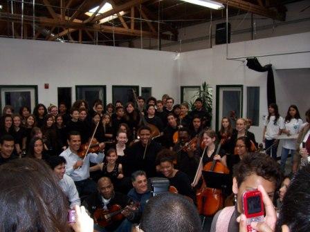 2009-03-17-mayorvplaysviolin.JPG