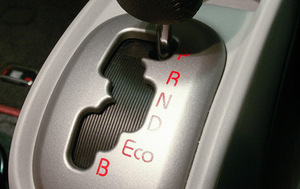 2009-04-09-mitsubishi_imiev_shifter.jpeg