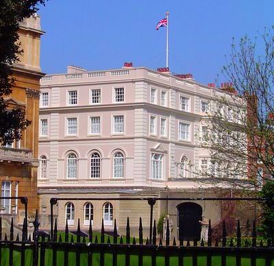 2009-04-22-617pxClarence_house.jpg