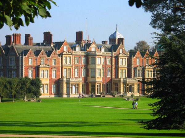 2009-04-22-sandringham_house2.jpg