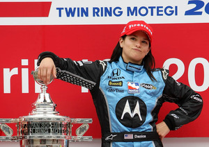 2009-05-26-danicapatrickmotegileaningontrophy.jpg