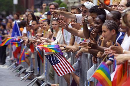 2009-06-16-gay_pride_parade_spectators.jpg