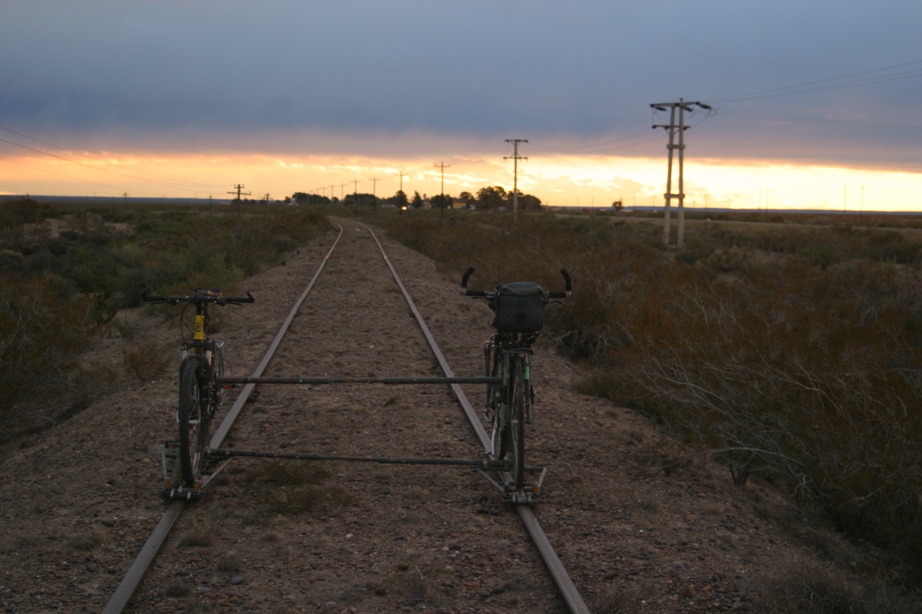 2009-07-02-carrito_en_las_vias.JPG