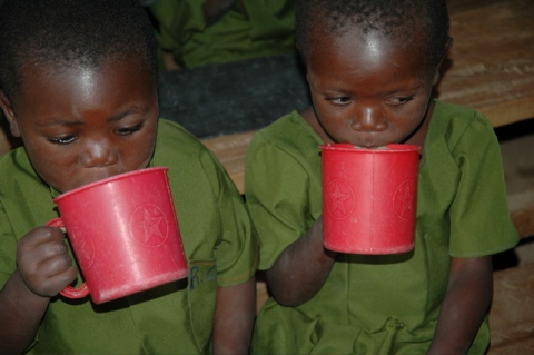 2009-08-14-_BINGI_ORPHANS2.jpg