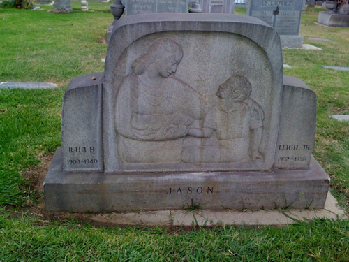 2009-08-26-riveraheadstone.jpg