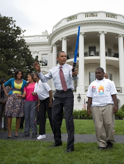 2009-09-30-obamalightsaber.jpg