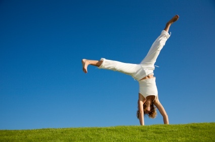 2009-10-13-YoungWomanDoingCartwheelonGrass.jpg