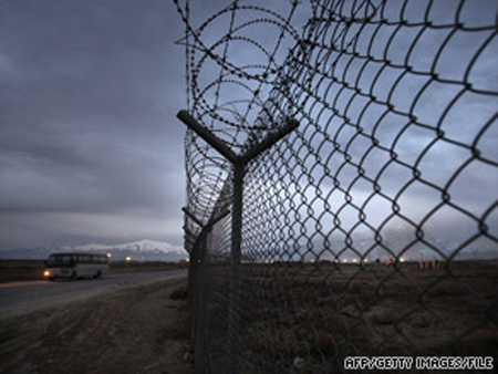 2009-10-27-Bagramfence.jpg