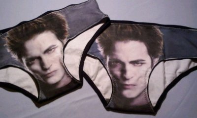 Pattison Panties em Twilight em Fans Get A Little Closer To