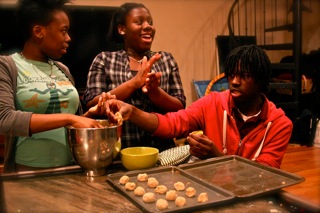 2009-12-21-taybrianneandchrismakingcookies.jpg