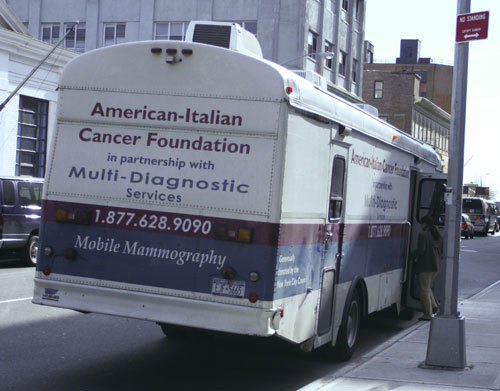 2009-12-22-cancer_bus_1.jpg