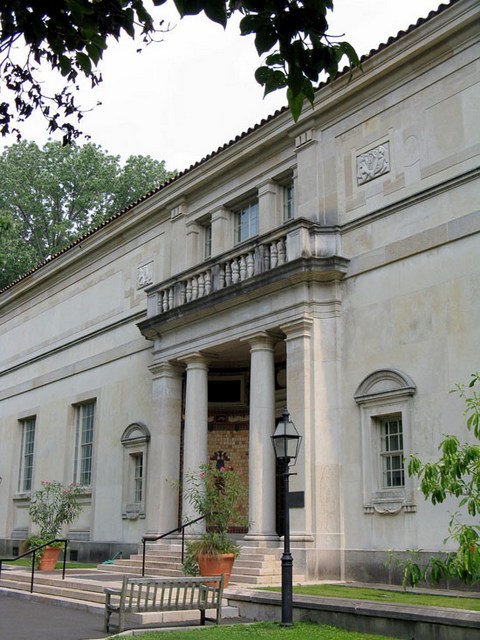 2010-03-07-Barnes_Museum_exterior.jpg