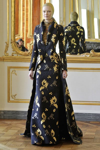 Alexander McQueen's Final Collection Presented In Paris (PHOTOS, VIDEO ...