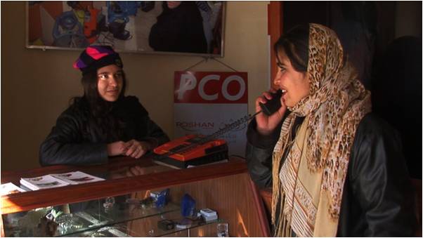2010-03-22-Roshan_Cell_Phone_Company_Helping_Change_Afghanistan_40_F.jpg